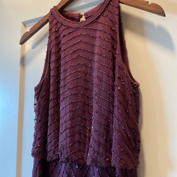 ART DECO BEADED BLOUSON DRESS WITH HALTER NECKLINE IN CASSIS - Picture 2 of 4